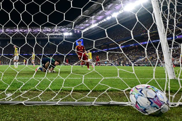 Fenerbahce v AS Roma - UEFA Champions League ISTANBUL, TURKIYE - SEPTEMBER 10: Matias Soule (18) of Roma celebrates after scoring a goal during the UEFA Champions League match between Fenerbahce and Roma at Chobani Stadium in Istanbul, Turkiye, on September 10, 2026. Serhat Cagdas Anadolu Istanbul Turkey. Editorial use only. Please get in touch for any other usage.  Copyright: x2026xAnadoluxSerhatxCagdasx