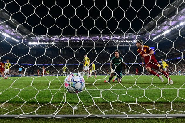 Fenerbahce v AS Roma - UEFA Champions League ISTANBUL, TURKIYE - SEPTEMBER 10: Matias Soule (18) of Roma celebrates after scoring a goal during the UEFA Champions League match between Fenerbahce and Roma at Chobani Stadium in Istanbul, Turkiye, on September 10, 2026. Serhat Cagdas Anadolu Istanbul Turkey. Editorial use only. Please get in touch for any other usage.  Copyright: x2026xAnadoluxSerhatxCagdasx