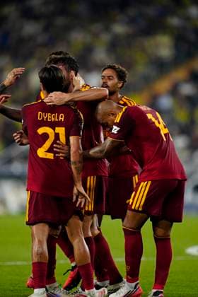 10.09 2026 - SOCCER - 2026 27 UEFA CHAMPIONS LEAGUE League Phase Fenerbahce SK v AS Roma Bryan Cristante of AS Roma celebrates his team s first goal ISTANBUL Fenerbahce Sükrü Saracoglu Spor Kompleksi Istanbul TURKEY Copyright: xYagizxGurtugx xPsxImagesxYagizxGurtugx xPsxImagesx