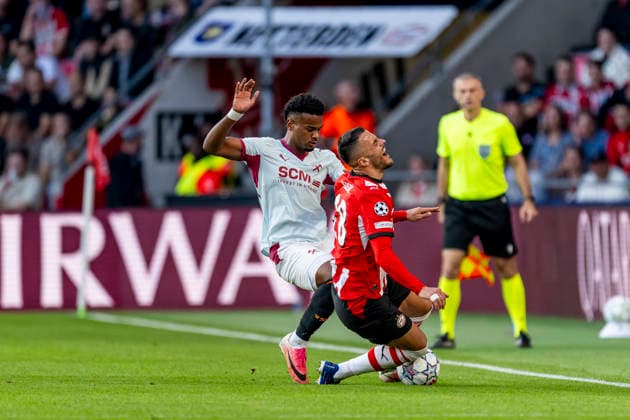 EINDHOVEN - (l-r) Shakhtar Donetsk midfielder Alisson Santana and PSV Eindhoven defender Filip Kostic during the UEFA Champions League match between PSV and Shakhtar Donetsk at Philips Stadion on 10 September 2026 in Eindhoven, Netherlands. (Photo by DeFodi Images) -