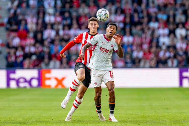EINDHOVEN - (l-r) PSV Eindhoven forward Ruben van Bommel and Shakhtar Donetsk defender Vinicius Tabios during the UEFA Champions League match between PSV and Shakhtar Donetsk at Philips Stadion on 10 September 2026 in Eindhoven, Nederland. (Photo by DeFodi Images) -