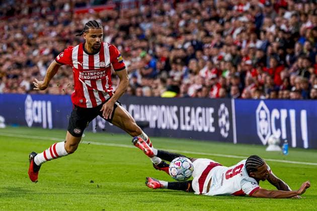 EINDHOVEN - Armando Obispo of PSV Eindhoven battles for possession with Kaua Elias of Shakhtar Donetsk during the UEFA Champions League match between PSV Eindhoven and Shakhtar Donetsk at the Philips Stadium on 10 September 2026 in Eindhoven, the Netherlands. MARCEL TER BALS ANP UEFA Champions League 2026 27 xVIxANPxSportx xMarcelxterxBalsxIVx 567924962 originalFilename: 567924962.jpg