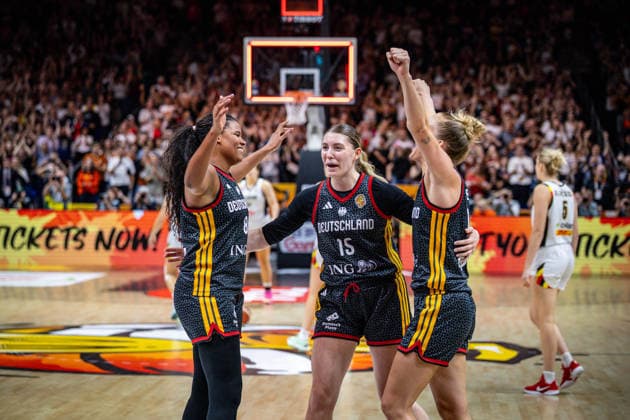 Basketball Berlin 10.09.2026 FIBA Women™s Basketball World Cup Germany 2026 Viertelfinale Quarterfinal Belgien (BEL) - Deutschland (GER) Deutschland gewinnt und steht im Halbfinale Jubel Nyara Sabally (Deutschland, No.08) Luisa Geiselsöder (Deutschland, No.15) Geiselsoder Leonie Fiebich (Deutschland, No.13)