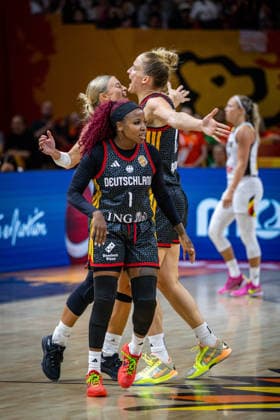 Basketball Berlin 10.09.2026 FIBA Women™s Basketball World Cup Germany 2026 Viertelfinale Quarterfinal Belgien (BEL) - Deutschland (GER) Deutschland gewinnt und steht im Halbfinale Jubel Alexis Peterson-Smalls (Deutschland, No.01) Peterson Leonie Fiebich (Deutschland, No.13) Alexandra Wilke (Deutschland, No.03)
