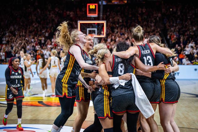 Basketball Berlin 10.09.2026 FIBA Women™s Basketball World Cup Germany 2026 Viertelfinale Quarterfinal Belgien (BEL) - Deutschland (GER) Deutschland gewinnt und steht im Halbfinale Jubel Frida Bühner (Deutschland, No.20) Leonie Fiebich (Deutschland, No.13) Nyara Sabally (Deutschland, No.08) Alexandra Wilke (Deutschland, No.03) und andere