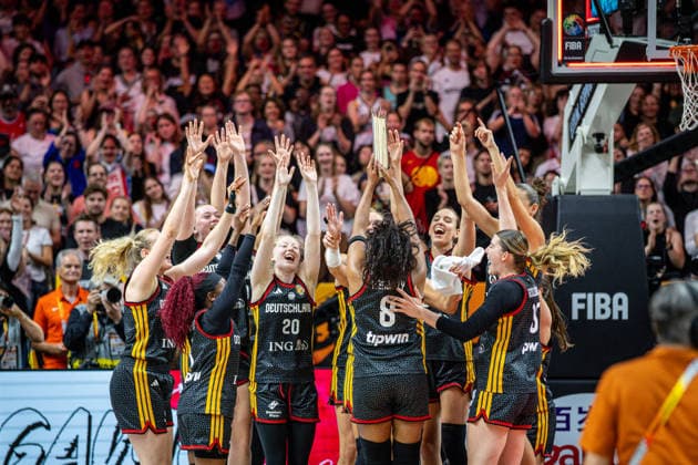 Basketball Berlin 10.09.2026 FIBA Women™s Basketball World Cup Germany 2026 Viertelfinale Quarterfinal Belgien (BEL) - Deutschland (GER) Deutschland gewinnt und steht im Halbfinale Jubel Nyara Sabally (Deutschland, No.08) Spielerin des Spiels Emily Bessoir (Deutschland, No.22) Frida Bühner (Deutschland, No.20) Marie Gülich (Deutschland, No.21) Gulich Leonie Fiebich (Deutschland, No.13) Lina Sontag (Deutschland, No.24) Clara Bielefeld (Deutschland, No.25) Luisa Geiselsöder (Deutschland, No.15) Geiselsoder