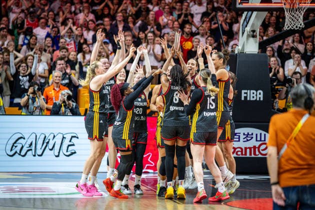Basketball Berlin 10.09.2026 FIBA Women™s Basketball World Cup Germany 2026 Viertelfinale Quarterfinal Belgien (BEL) - Deutschland (GER) Deutschland gewinnt und steht im Halbfinale Jubel Nyara Sabally (Deutschland, No.08) Spielerin des Spiels Emily Bessoir (Deutschland, No.22) Frida Bühner (Deutschland, No.20) Marie Gülich (Deutschland, No.21) Gulich Leonie Fiebich (Deutschland, No.13) Lina Sontag (Deutschland, No.24) Clara Bielefeld (Deutschland, No.25) Luisa Geiselsöder (Deutschland, No.15) Geiselsoder
