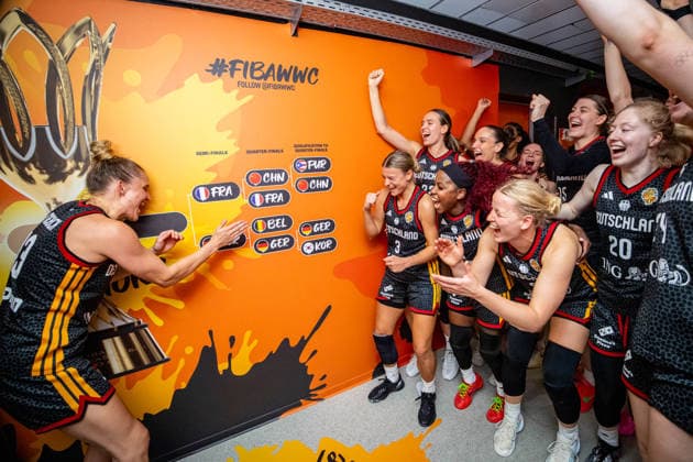 Basketball Berlin 10.09.2026 FIBA Women™s Basketball World Cup Germany 2026 Viertelfinale Quarterfinal Belgien (BEL) - Deutschland (GER) Deutschland gewinnt und steht im Halbfinale Jubel Leonie Fiebich (Deutschland, No.13) Alexandra Wilke (Deutschland, No.03) Alexis Peterson-Smalls (Deutschland, No.01) Peterson Emma Eichmeyer (Deutschland, No.09) Frida Bühner (Deutschland, No.20)