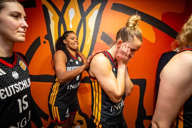 Basketball Berlin 10.09.2026 FIBA Women™s Basketball World Cup Germany 2026 Viertelfinale Quarterfinal Belgien (BEL) - Deutschland (GER) Deutschland gewinnt und steht im Halbfinale Jubel Leonie Fiebich (Deutschland, No.13) Nyara Sabally (Deutschland, No.08)