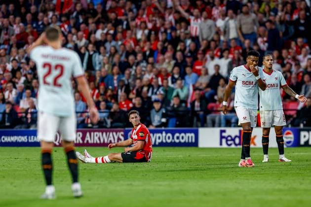 EINDHOVEN , 10-09-2026 , Philips stadium, season 2026 2027 , UEFA Champions League football , match between PSV and Shakhtar Donetsk, picture shows injury on PSV player Ruben van Bommel PSV - Shakhtar Donetsk  x206827753x Copyright: