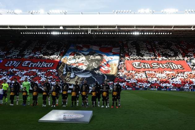 EINDHOVEN - PSV supporters with a banner during the UEFA Champions League match between PSV Eindhoven and Shakhtar Donetsk at the Philips Stadium on September 10, 2026 in Eindhoven, the Netherlands. MAURICE VAN STEEN ANP xVIxANPxSportx xxANPxIVx 567925463 originalFilename: 567925463.jpg