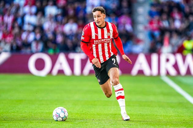 2026-09-10 PSV Eindhoven v Shaktar Donetsk - Champions League EINDHOVEN, NETHERLANDS - SEPTEMBER 10: Ruben van Bommel of PSV Eindhoven runs with the ball during the Champions League match between PSV Eindhoven and Shaktar Donetsk at Philips Stadion on September 10, 2026 in Eindhoven, Netherlands. Eindhoven Philips Stadion Netherlands Content not available for redistribution in The Netherlands directly or indirectly through any third parties. Copyright: xAndrexWeeningx