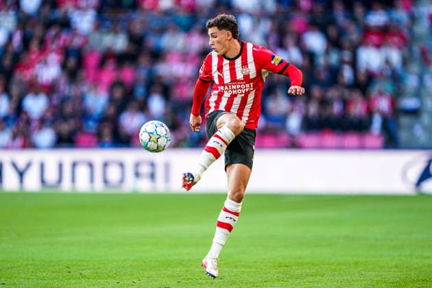 2026-09-10 PSV Eindhoven v Shaktar Donetsk - Champions League EINDHOVEN, NETHERLANDS - SEPTEMBER 10: Ruben van Bommel of PSV Eindhoven hits the ball during the Champions League match between PSV Eindhoven and Shaktar Donetsk at Philips Stadion on September 10, 2026 in Eindhoven, Netherlands. Eindhoven Philips Stadion Netherlands Content not available for redistribution in The Netherlands directly or indirectly through any third parties. Copyright: xAndrexWeeningx