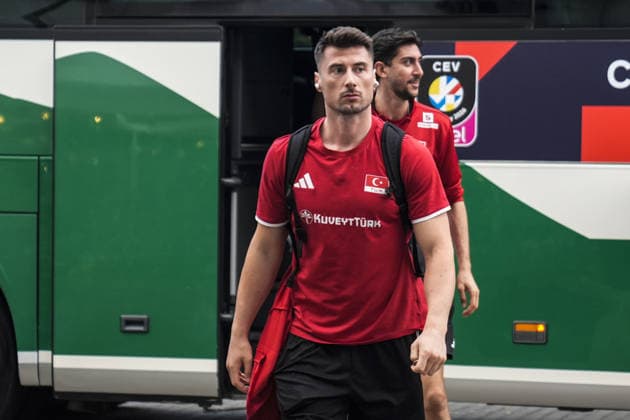 Turkiye v Germany - CEV EuroVolley 2026 Men CLUJ-NAPOCA, ROMANIA - SEPTEMBER 10: Turkiye men s national volleyball team player Murat Yenipazar arrives at BT Arena with the team ahead of their opening Group D match at the CEV EuroVolley 2026 in Cluj-Napoca, Romania, on September 10, 2026. Osmancan Gurdogan Anadolu Cluj-napoca Romania. Editorial use only. Please get in touch for any other usage.  Copyright: x2026xAnadoluxOsmancanxGurdoganx