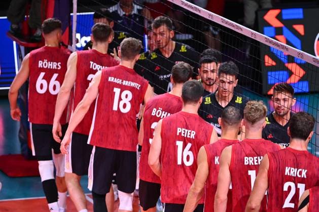 Turkiye v Germany - CEV EuroVolley 2026 Men CLUJ-NAPOCA, ROMANIA - SEPTEMBER 10: Players exchange handshakes before the CEV EuroVolley 2026 match between Turkiye and Germany at the BTarena in Cluj-Napoca, Romania, on September 10, 2026. Alex Nicodim Anadolu Cluj-napoca Romania. Editorial use only. Please get in touch for any other usage.  Copyright: x2026xAnadoluxAlexxNicodimx