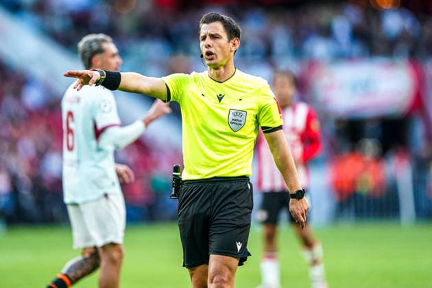 2026-09-10 PSV Eindhoven v Shaktar Donetsk - Champions League EINDHOVEN, NETHERLANDS - SEPTEMBER 10: Umut Meler referee looks on during the Champions League match between PSV Eindhoven and Shaktar Donetsk at Philips Stadion on September 10, 2026 in Eindhoven, Netherlands. Eindhoven Philips Stadion Netherlands Content not available for redistribution in The Netherlands directly or indirectly through any third parties. Copyright: xAndrexWeeningx