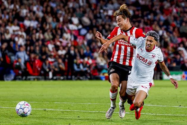 EINDHOVEN - Kodai Sano of PSV Eindhoven (L) battles for possession with Isaque of Shakhtar Donetsk (R) during the UEFA Champions League match between PSV Eindhoven and Shakhtar Donetsk at the Philips Stadium on 10 September 2026 in Eindhoven, the Netherlands. MARCEL TER BALS ANP UEFA Champions League 2026 27 xVIxANPxSportx xMarcelxterxBalsxIVx 567927559 originalFilename: 567927559.jpg