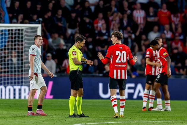 EINDHOVEN , 10-09-2026 , Philips stadium, season 2026 2027 , UEFA Champions League football , match between PSV and Shakhtar Donetsk, picture shows Referee Halil Umut and PSV player Guus Til PSV - Shakhtar Donetsk  x206828295x Copyright: