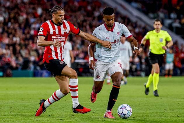 EINDHOVEN - Alisson Santana of Shakhtar Donetsk (R) battles for possession with Armando Obispo of PSV Eindhoven (L) during the UEFA Champions League match between PSV Eindhoven and Shakhtar Donetsk at the Philips Stadium on 10 September 2026 in Eindhoven, the Netherlands. MARCEL TER BALS ANP UEFA Champions League 2026 27 xVIxANPxSportx xMarcelxterxBalsxIVx 567929413 originalFilename: 567929413.jpg