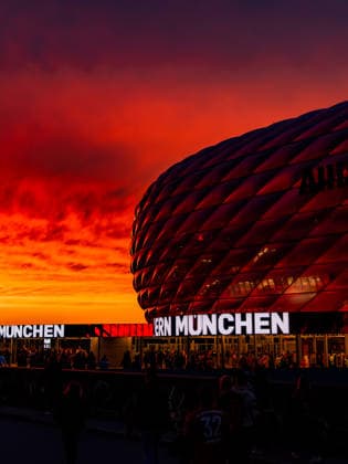 UEFA Champions League, 1. Spieltag, FC Bayern München vs. Bodo Glimt am 10.09.2026 Allianz Arena bei Nacht abends Sonnenuntergang Abenddämmerung Sonnenstrahlen Spätsommer Copyright: xBahhoxKarax