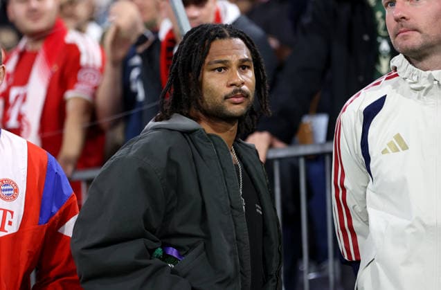 Fussball, Herren, Champions League, Saison 2026 2027, FC Bayern München - FK Bodö Glimt, 1.Spieltag, Allianz Arena Serge Gnabry (FC Bayern München) stehend in Zivil, Kopf, Oberkörper