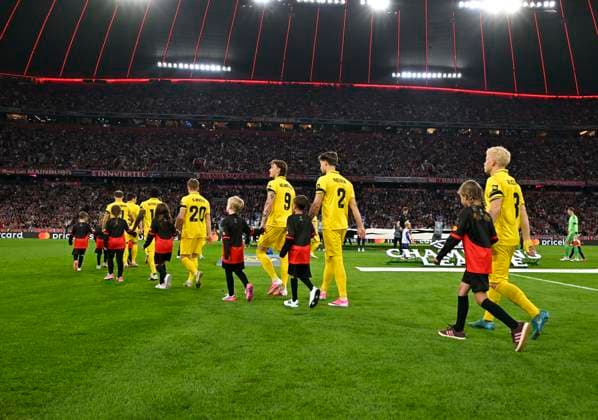 10.09.2026, Fussball UEFA Championsleague 2026 2027: 1.Spieltag, FC Bayern München - FK Bodo Glimt, in der Allianz-Arena München, Die Mannschaft läuft ins Spiel ein.