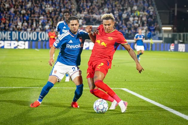 Italien: Fussball UEFA Champions League 2026 - 2027, 1. Spieltag - Como 1907 vs RB Leipzig - Giuseppe Sinigaglia (Como): Antonio Nusa (RB Leipzig, 7) Yan Couto (Como 1907, 27) im Zweikampf Copyright: xJOERANxSTEINSIEKx