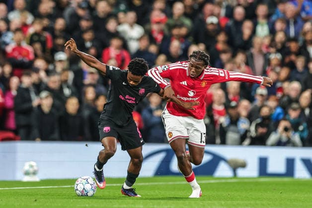 UEFA Champions League Matchday 1 of 8 Manchester United, ManU v Sabah FK Christian Nwachukwu of Sabah FK and Patrick Dorgu of Manchester United battle for the ball during the UEFA Champions League Matchday 1 of 8 match Manchester United vs Sabah FK at Old Trafford, Manchester, United Kingdom on 10 September 2026 (Photo by Mark Cosgrove News Images) Manchester Old Trafford Greater Manchester United Kingdom Copyright: xMarkxCosgrove NewsxImagesx