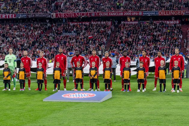Die Startelf der Bayern mit den Einlaufkindern GER, FC Bayern Muenchen vs. FK Bodo Glimt, Fussball, UEFA Champions League, Ligaphase, 1. Spieltag, Spielzeit 2026 2027, 10.09.2026 (DFL DFB REGULATIONS PROHIBIT ANY USE OF PHOTOGRAPHS as IMAGE SEQUENCES and or QUASI-VIDEO). Foto: HMB Media Heike Feiner Copyright: HMBxMedia HeikexFeiner