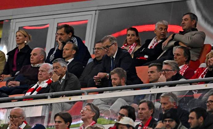 10.09.2026, Fussball UEFA Championsleague 2026 2027: 1.Spieltag, FC Bayern München - FK Bodo Glimt, in der Allianz-Arena München, Auf dem Bild : Ehren-Präsident Uli Hoeneß (FC Bayern München, Hoeness) , x, Sportvorstand Max Eberl (Bayern München) und Vorstandsvorsitzender Jan-Christian Dreesen (FC Bayern München), Präsident Herbert Hainer (FC Bayern) Oberhalb rechts Markus Söder (Deutschland).