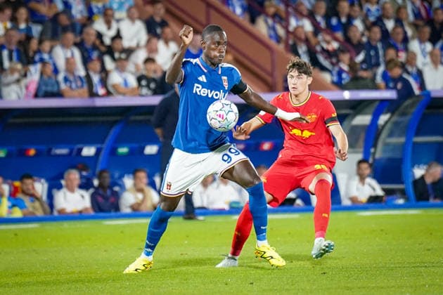 Italien: Fussball UEFA Champions League 2026 - 2027, 1. Spieltag - Como 1907 vs RB Leipzig - Giuseppe Sinigaglia (Como): Trevoh Chalobah (Como 1907, 99) Andrija Maksimovic (RB Leipzig, 30) Copyright: xJOERANxSTEINSIEKx