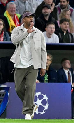 Trainer Coach Vincent Kompany FC Bayern Muenchen FCB am Spielfeldrand Gestik Geste FC Bayern Muenchen FCB vs Bodoe Glimt 10.09.2026 DFL REGULATIONS PROHIBIT ANY USE OF PHOTOGRAPHS AS IMAGE SEQUENCES AND OR QUASI-VIDEO FC Bayern Muenchen FCB vs Bodoe Glimt