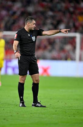 Schiedsrichter Referee Rade Obrenovic (SVN) Gestik Geste FC Bayern Muenchen FCB vs Bodoe Glimt 10.09.2026 DFL REGULATIONS PROHIBIT ANY USE OF PHOTOGRAPHS AS IMAGE SEQUENCES AND OR QUASI-VIDEO FC Bayern Muenchen FCB vs Bodoe Glimt