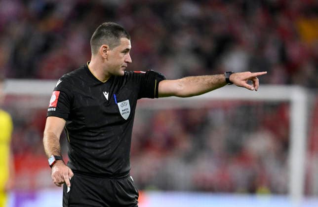 Schiedsrichter Referee Rade Obrenovic (SVN) Gestik Geste FC Bayern Muenchen FCB vs Bodoe Glimt 10.09.2026 DFL REGULATIONS PROHIBIT ANY USE OF PHOTOGRAPHS AS IMAGE SEQUENCES AND OR QUASI-VIDEO FC Bayern Muenchen FCB vs Bodoe Glimt