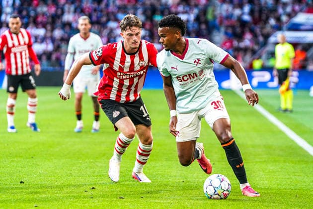 2026-09-10 PSV Eindhoven v Shaktar Donetsk - Champions League EINDHOVEN, NETHERLANDS - SEPTEMBER 10: Alisson Santana of FC Shakhtar Donetsk battles for possession with Paul Wanner of PSV Eindhoven during the Champions League match between PSV Eindhoven and Shaktar Donetsk at Philips Stadion on September 10, 2026 in Eindhoven, Netherlands. Eindhoven Philips Stadion Netherlands Content not available for redistribution in The Netherlands directly or indirectly through any third parties. Copyright: xAndrexWeeningx