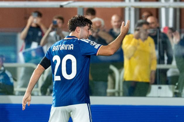 Fussball, Italien: UEFA Champions League, 1. Spieltag: Como 1907 vs. RB Leipzig, Donnerstag, 10.09.2026 (Stadio Giuseppe Sinigaglia, Como); Martin Baturina (20, Como 1907) jubelt nach dem Treffer zum 1:0 für Como 1907 Copyright: xValentinxDomgjonix