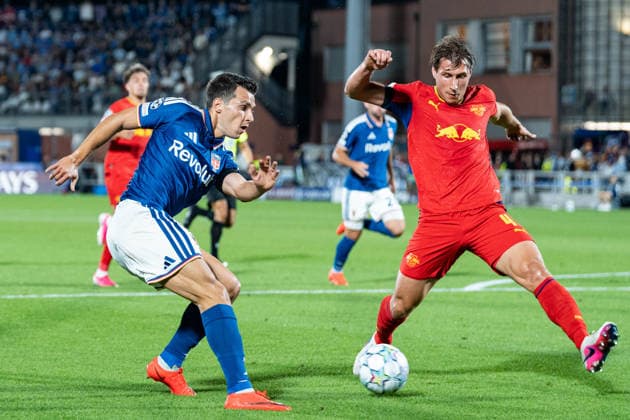 Fussball, Italien: UEFA Champions League, 1. Spieltag: Como 1907 vs. RB Leipzig, Donnerstag, 10.09.2026 (Stadio Giuseppe Sinigaglia, Como); Anastasios Douvikas (9, Como 1907), Willi Orban, Willi Orban (4, RB Leipzig) Copyright: xValentinxDomgjonix