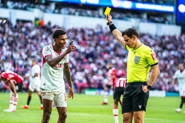 2026-09-10 PSV Eindhoven v Shaktar Donetsk - Champions League EINDHOVEN, NETHERLANDS - SEPTEMBER 10: Umut Meler referee shows a yellow card to Vinicius Tobias of FC Shakhtar Donetsk during the Champions League match between PSV Eindhoven and Shaktar Donetsk at Philips Stadion on September 10, 2026 in Eindhoven, Netherlands. Eindhoven Philips Stadion Netherlands Content not available for redistribution in The Netherlands directly or indirectly through any third parties. Copyright: xAndrexWeeningx
