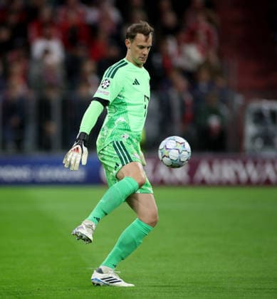 Fussball, Herren, Champions League, Saison 2026 2027, FC Bayern München - FK Bodö Glimt, 1.Spieltag, Allianz Arena Manuel Neuer (FC Bayern München) spielt einen Ball