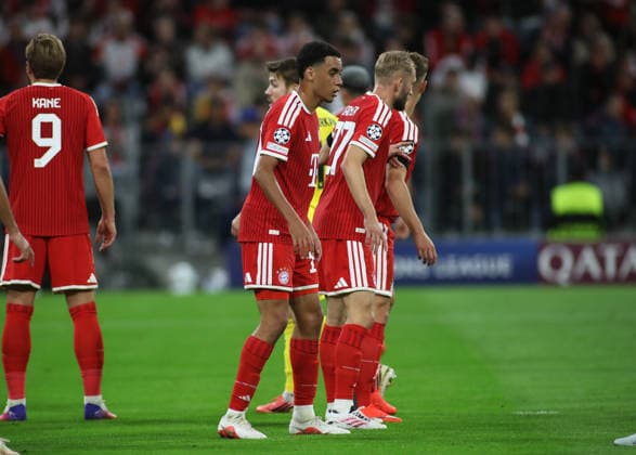 Fussball, Herren, Champions League, Saison 2026 2027, FC Bayern München - FK Bodö Glimt, 1.Spieltag, Allianz Arena Jamal Musiala (FC Bayern München) auf dem Spielfeld stehend