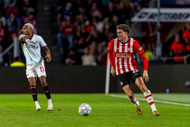 EINDHOVEN - (R) PSV Eindhoven midfielder Guus Til during the UEFA Champions League match between PSV and Shakhtar Donetsk in Philips Stadion on 10 September 2026 in Eindhoven, Nederland. (Photo by DeFodi Images) -