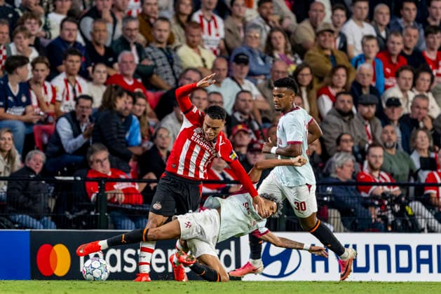 EINDHOVEN - (l-r) PSV Eindhoven defender Sergino Dest, Shakhtar Donetsk midfielder Isaque and Shakhtar Donetsk midfielder Alisson Santana during the UEFA Champions League match between PSV and Shakhtar Donetsk at Philips Stadion on 10 September 2026 in Eindhoven, Nederland. (Photo by DeFodi Images) -