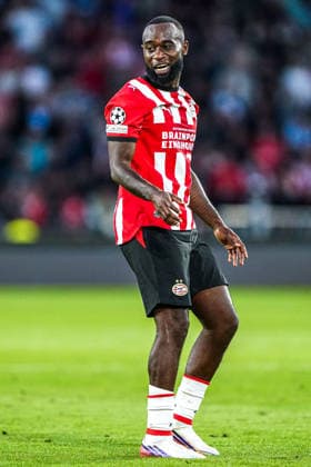 2026-09-10 PSV Eindhoven v Shaktar Donetsk - Champions League EINDHOVEN, NETHERLANDS - SEPTEMBER 10: Lutsharel Geertruida of PSV Eindhoven runs with the ball during the Champions League match between PSV Eindhoven and Shaktar Donetsk at Philips Stadion on September 10, 2026 in Eindhoven, Netherlands. Eindhoven Philips Stadion Netherlands Content not available for redistribution in The Netherlands directly or indirectly through any third parties. Copyright: xAndrexWeeningx