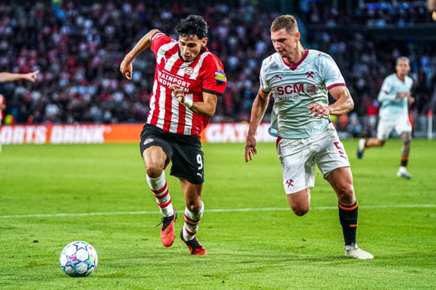 2026-09-10 PSV Eindhoven v Shaktar Donetsk - Champions League EINDHOVEN, NETHERLANDS - SEPTEMBER 10: Ricardo Pepi of PSV Eindhoven battles for possession with Valeriy Bondar of FC Shakhtar Donetsk during the Champions League match between PSV Eindhoven and Shaktar Donetsk at Philips Stadion on September 10, 2026 in Eindhoven, Netherlands. Eindhoven Philips Stadion Netherlands Content not available for redistribution in The Netherlands directly or indirectly through any third parties. Copyright: xAndrexWeeningx