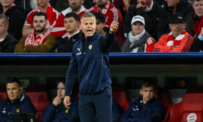 10.09.2026, xemx, Fussball UEFA Champions League, FC Bayern Muenchen - FK Bodö Glimt v.l. Cheftrainer Kjetil Knutsen (FK Bodö Glimt) gibt Anweisungen, gestikuliert mit den Armen, gesticulate, gives instructions Muenchen