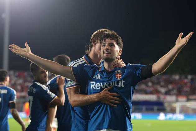 Como 1907 v RB Leipzig - UEFA Champions League - Season 2026-2027 Como, Italy, 10th September 2026. Martin Baturina of Como 1907 celebrates with team mate Nico Paz after scoring to give the side a 1-0 lead during the Como 1907 vs RB Leipzig UEFA Champions League, group phase match at Stadio Giuseppe Sinigaglia, Como. Picture credit should read: Jonathan Moscrop Como Stadio Giuseppe Sinigaglia Italy