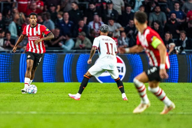 2026-09-10 PSV Eindhoven v Shaktar Donetsk - Champions League EINDHOVEN, NETHERLANDS - SEPTEMBER 10: Ryan Flamingo of PSV Eindhoven runs with the ball during the Champions League match between PSV Eindhoven and Shaktar Donetsk at Philips Stadion on September 10, 2026 in Eindhoven, Netherlands. Eindhoven Philips Stadion Netherlands Content not available for redistribution in The Netherlands directly or indirectly through any third parties. Copyright: xAndrexWeeningx