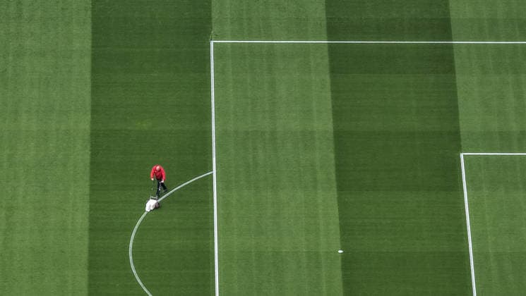 Manchester United, ManU U18 v Sabah U18: UEFA youth League Ground staff paint the white lines on the pitch ahead of kickoff during the UEFA Champions League Matchday 1 of 8 match between Manchester United and Sabah FK at Old Trafford in Manchester, United Kingdom, on September 10, 2026. Manchester Greater Manchester United Kingdom  Copyright: xNewsxImagesx originalFilename:cosgrove-uefacham260910_npKpy.jpg