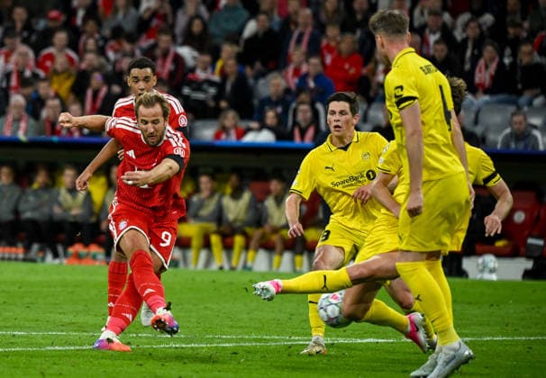 10.09.2026, xemx, Fussball UEFA Champions League, FC Bayern Muenchen - FK Bodö Glimt v.l. Harry Kane (FC Bayern Muenchen), Villads Nielsen (FK Bodö Glimt) Zweikampf, Aktion, action, battle for the ball Muenchen