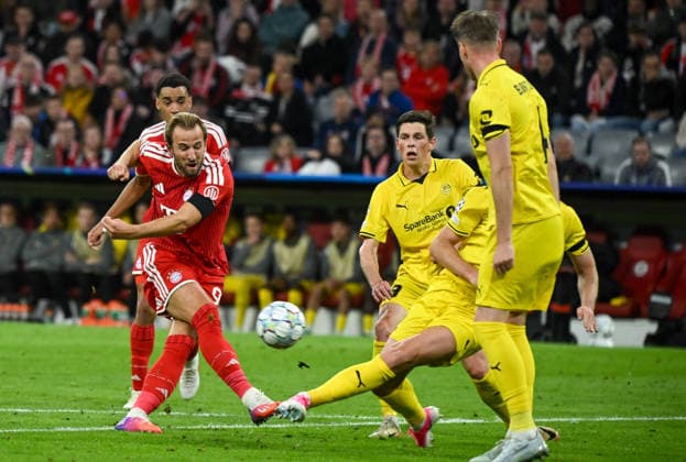 10.09.2026, xemx, Fussball UEFA Champions League, FC Bayern Muenchen - FK Bodö Glimt v.l. Harry Kane (FC Bayern Muenchen), Villads Nielsen (FK Bodö Glimt) Zweikampf, Aktion, action, battle for the ball Muenchen